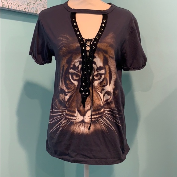 Lace up Tiger Graphic T-Shirt size Medium - Picture 1 of 3